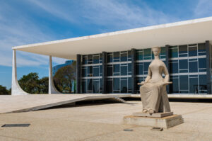 O Supremo Tribunal Federal (STF) decidiu, por unanimidade, declarar parcialmente inconstitucional um dispositivo da Lei Complementar 202/2000, de Santa Catarina